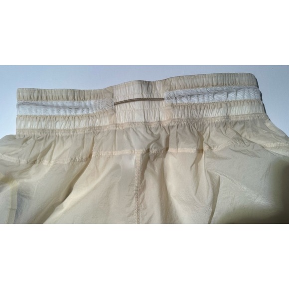 Lululemon Step Out Short Water Repellent Packable 3" Size 4 White Opal - Picture 6 of 8